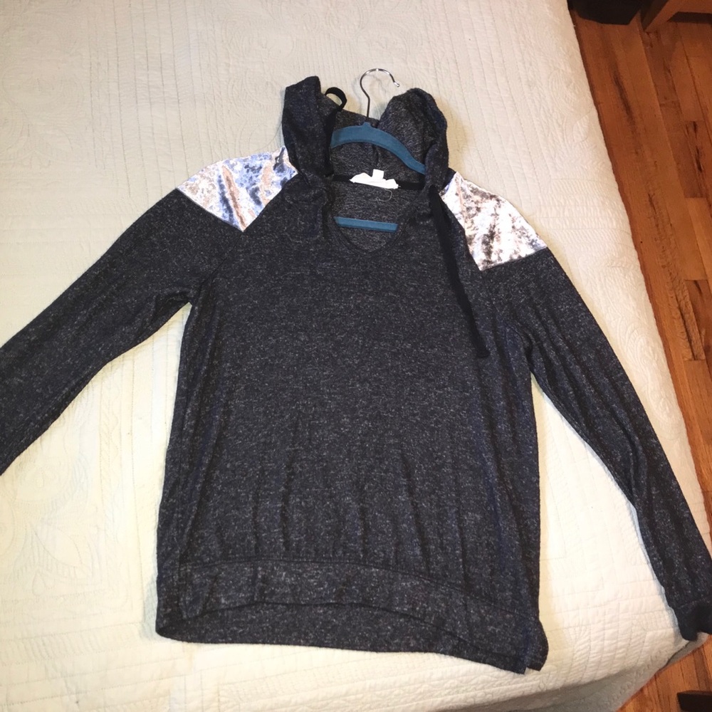 Sweatshirt with hood